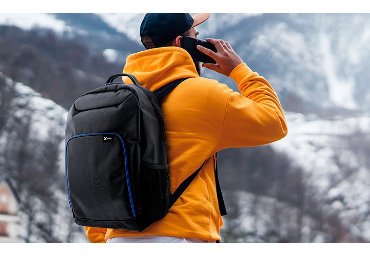 Xtech XTB-211 Mochila para laptop- 15.6" - Poliéster - Color Negro con detalles en azul - Bolsillo frontal para accesorios con organizador interior - Bolsillo de malla laterales