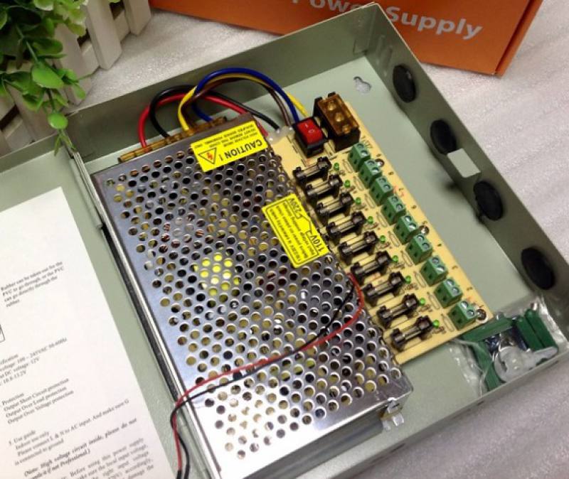 Fuente de Poder Panel de Distribucion de 12V-15A- 9 chanels